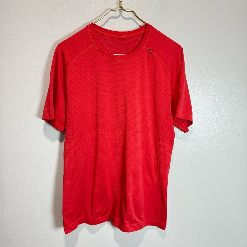 Lululemon men’s short sleeve active tee size medium